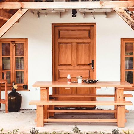 Sobe Na Vinskoj Cesti Zmajevac Apartamento Exterior foto