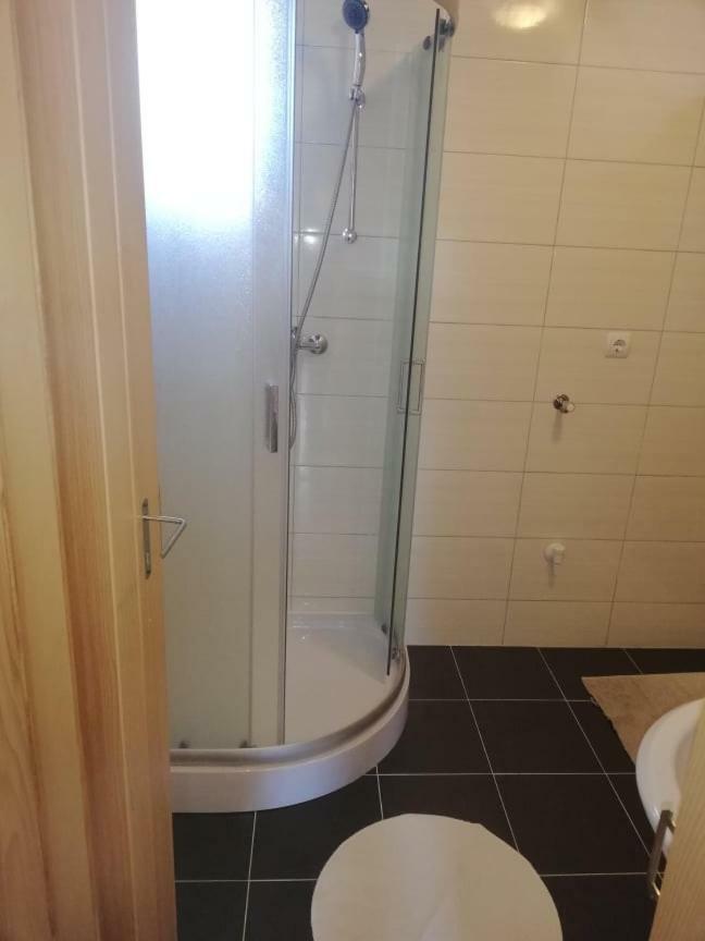 Sobe Na Vinskoj Cesti Zmajevac Apartamento Exterior foto
