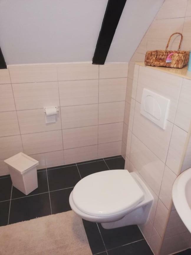 Sobe Na Vinskoj Cesti Zmajevac Apartamento Exterior foto
