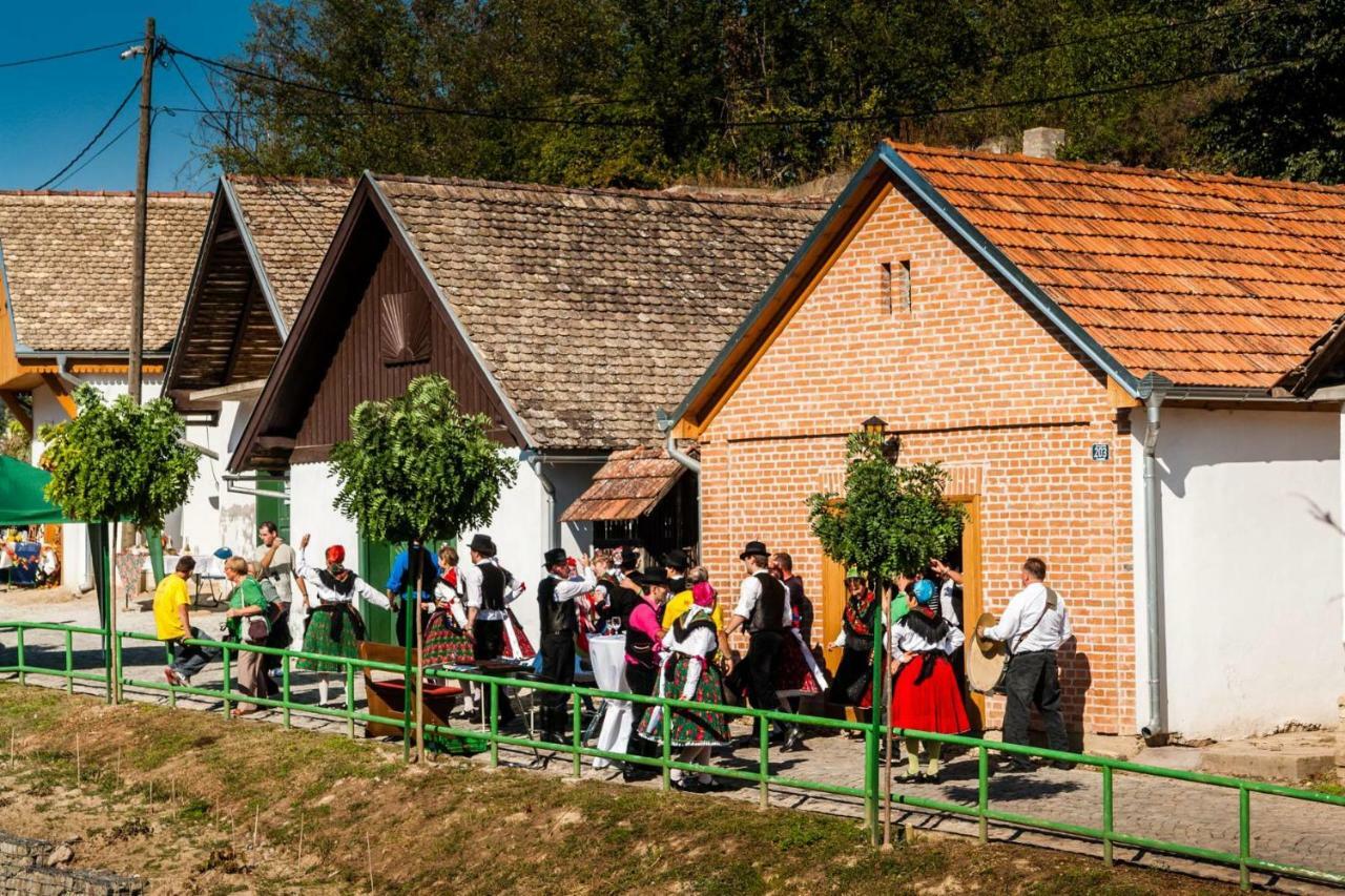 Sobe Na Vinskoj Cesti Zmajevac Apartamento Exterior foto