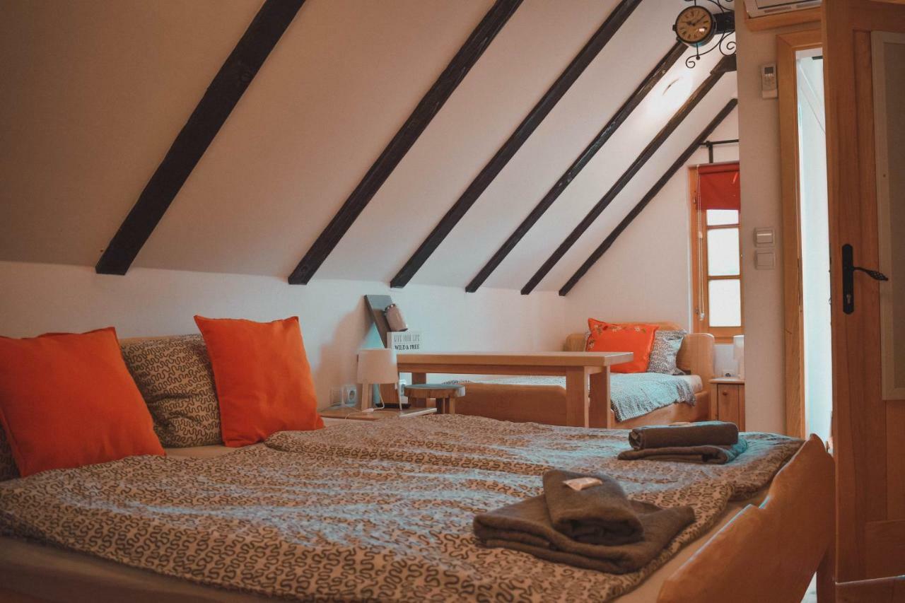 Sobe Na Vinskoj Cesti Zmajevac Apartamento Exterior foto