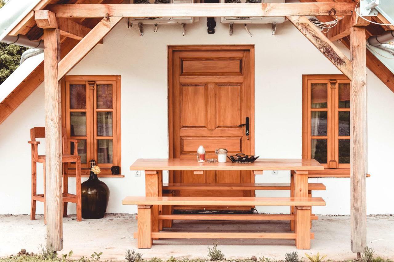 Sobe Na Vinskoj Cesti Zmajevac Apartamento Exterior foto